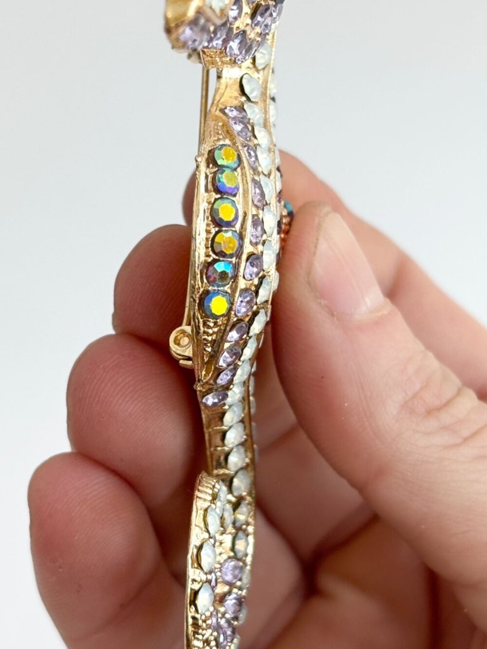 Seahorse Rainbow Rhinestone Gold Toned Jumbo Vintage Inspired Brooch Pin - Picture 8 of 16